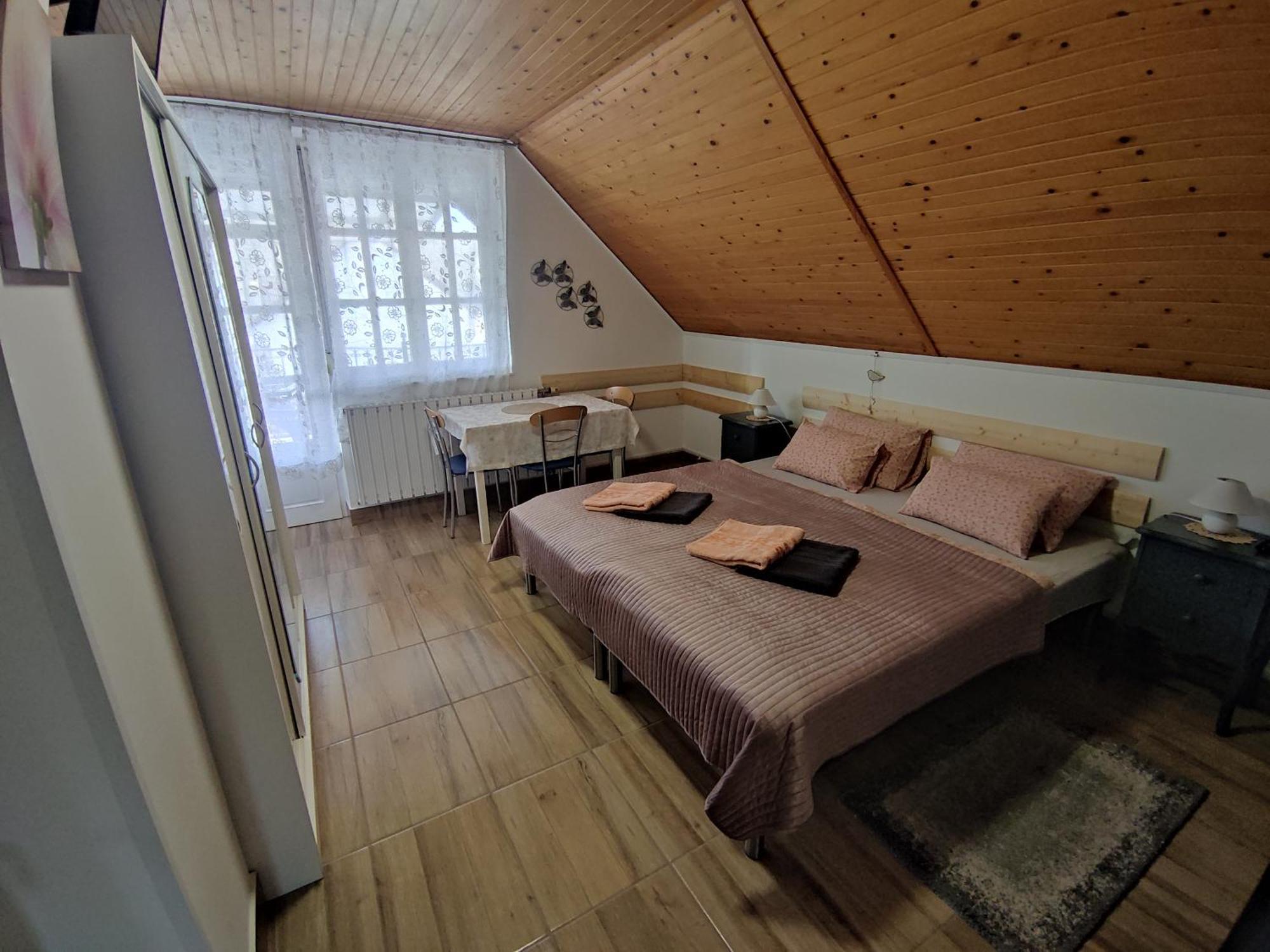 Viola Apartmanhaz *