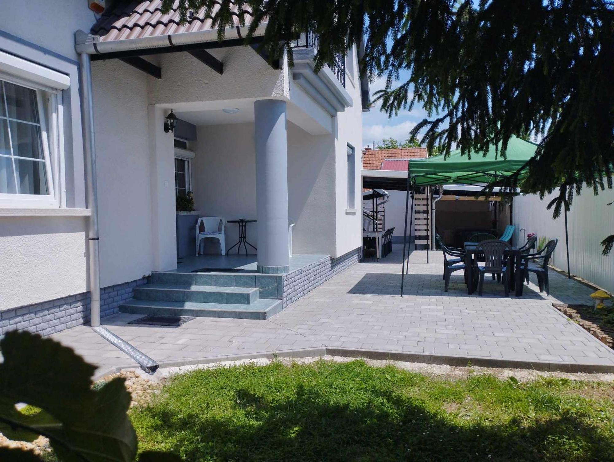 Viola Apartmanhaz *